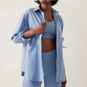 ATHLETA Oversized Poplin Performace Shirt Herron Blue Button Down Size Medium
